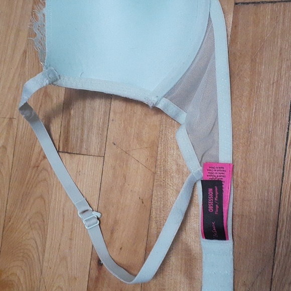 La Senza Pair of 6 32D bras in assorted colors - Picture 5 of 6